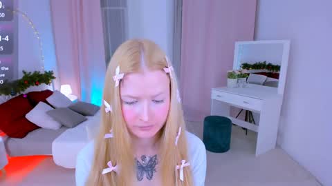 Snapshot of laly_peach chatting on December 21, 4:25 pm Laly online show from December 21, 4:25 pm