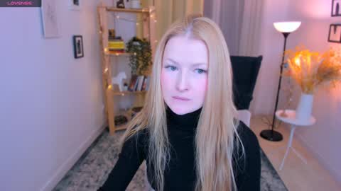 Snapshot of laly_peach chatting on December 30, 3:24 pm Laly online show from December 30, 3:24 pm