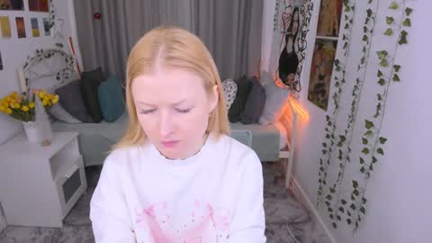 Snapshot of laly_peach chatting on January 4, 4:32 pm Laly online show from January 4, 4:32 pm