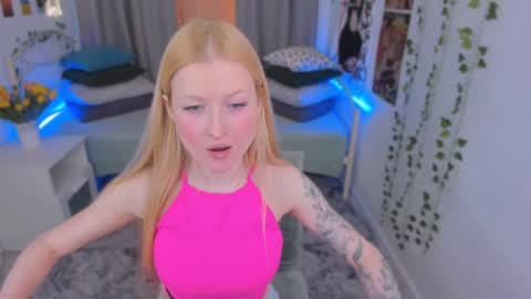 Snapshot of laly_peach chatting on January 12, 3:46 pm Laly online show from January 12, 3:46 pm