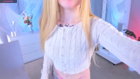 Snapshot of laly_peach chatting on January 28, 7:00 pm Laly online show from January 28, 7:00 pm