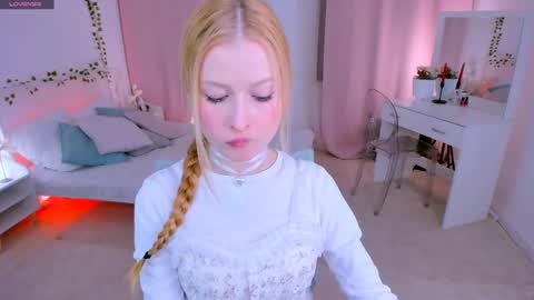 Snapshot of laly_peach chatting on February 11, 10:59 am Laly online show from February 11, 10:59 am