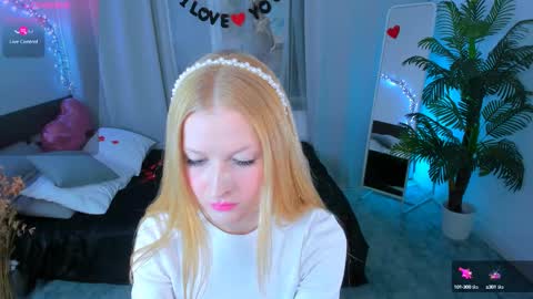 Snapshot of laly_peach chatting on February 16, 4:32 pm Laly online show from February 16, 4:32 pm