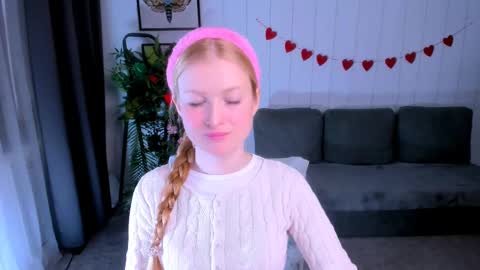 Snapshot of laly_peach chatting on February 19, 11:17 am Laly online show from February 19, 11:17 am