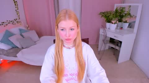 Snapshot of laly_peach chatting on March 8, 2:40 pm Laly online show from March 8, 2:40 pm