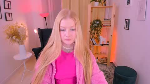Snapshot of laly_peach chatting on March 12, 4:56 pm Laly online show from March 12, 4:56 pm