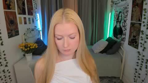 Snapshot of laly_peach chatting on October 15, 6:52 pm Laly online show from October 15, 6:52 pm