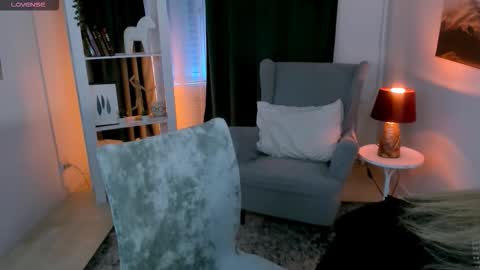 Snapshot of laly_peach chatting on November 3, 10:49 am Laly online show from November 3, 10:49 am