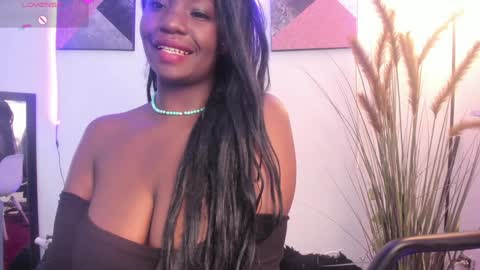 Snapshot of lana__beaux chatting on December 22, 1:23 am online show from December 22, 1:23 am