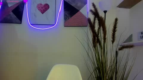 Snapshot of lana__beaux chatting on January 21, 1:18 am online show from January 21, 1:18 am