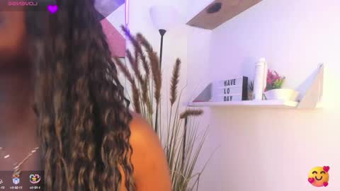 Snapshot of lana__beaux chatting on January 25, 1:10 am online show from January 25, 1:10 am