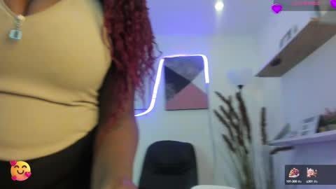 Snapshot of lana__beaux chatting on February 17, 7:10 pm online show from February 17, 7:10 pm