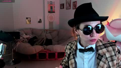 just call me Lana  and her security online show from December 4, 8:34 am