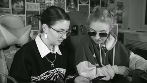 just call me Lana  and her security online show from January 31, 8:43 am