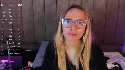 Snapshot of lanaamills chatting on November 9, 3:43 pm Lana online show from November 9, 3:43 pm