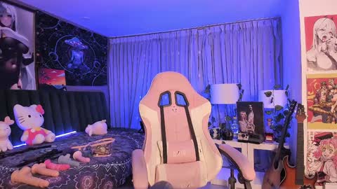 Snapshot of lanakyutt chatting on December 29, 11:50 pm L A N A online show from December 29, 11:50 pm
