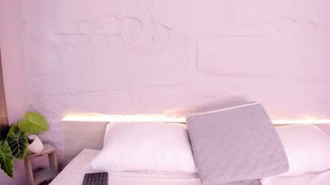 Lanna online show from December 22, 11:51 am