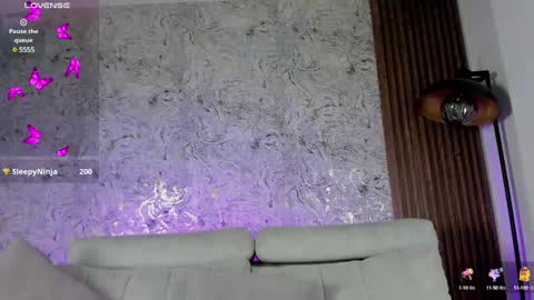 Snapshot of lanna__hot chatting on December 21, 5:14 am online show from December 21, 5:14 am