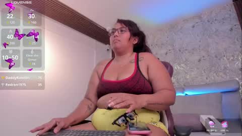 Snapshot of lanna__hot chatting on January 21, 1:18 am online show from January 21, 1:18 am