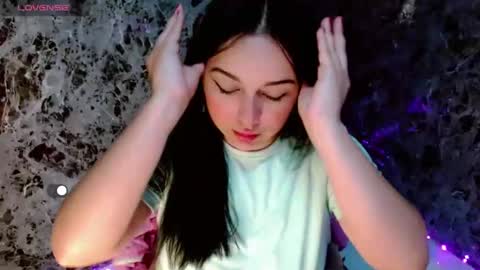 Lanna online show from November 14, 1:10 pm