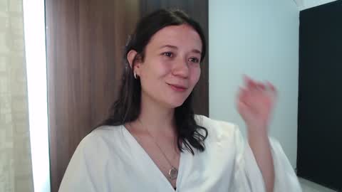 Snapshot of lanna_mills chatting on December 18, 5:00 pm Lanna online show from December 18, 5:00 pm