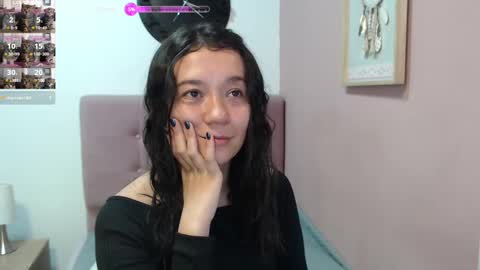 Snapshot of lanna_mills chatting on February 12, 1:37 pm Lanna online show from February 12, 1:37 pm