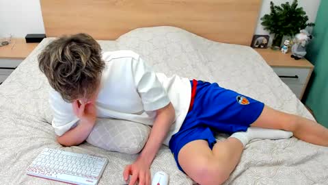 Snapshot of lanny_fandi chatting on December 20, 2:49 pm Fandi online show from December 20, 2:49 pm