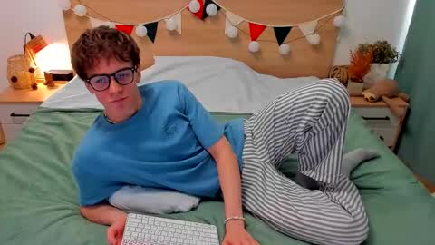 Snapshot of lanny_fandi chatting on November 14, 7:07 am Fandi online show from November 14, 7:07 am