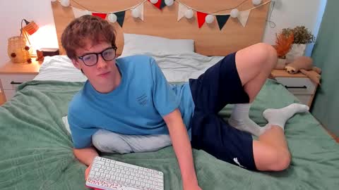 Snapshot of lanny_fandi chatting on November 16, 9:59 am Fandi online show from November 16, 9:59 am