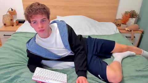 Snapshot of lanny_fandi chatting on November 24, 4:56 am Fandi online show from November 24, 4:56 am