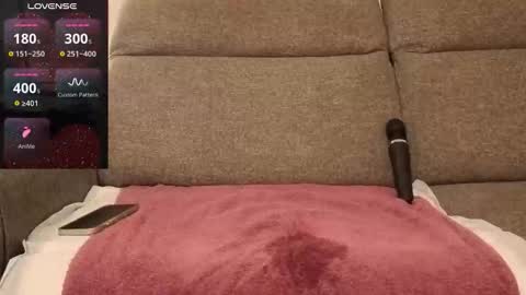 lapetitefrenchie83 online show from March 11, 8:59 pm