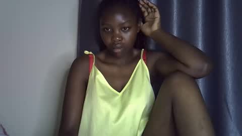 Snapshot of lara5872 chatting on November 28, 3:09 am lara online show from November 28, 3:09 am