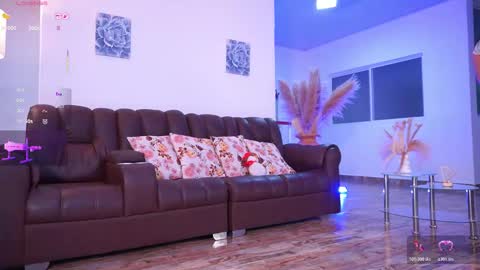 Hello Guys I am Lara Giraldo  WELCOME To my room online show from December 4, 12:53 am