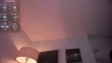 Snapshot of lara_madisson chatting on March 10, 5:22 am Lara Madisson online show from March 10, 5:22 am