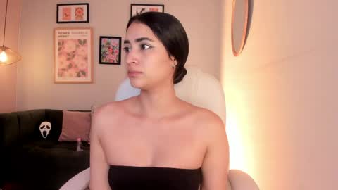 Snapshot of lara_madisson chatting on May 25, 6:52 am Lara Madisson online show from May 25, 6:52 am