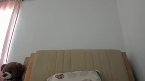 lara online show from November 25, 5:57 pm