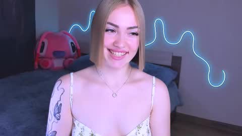 Snapshot of larakrein_lk chatting on September 17, 1:46 pm LaraKrein lk online show from September 17, 1:46 pm