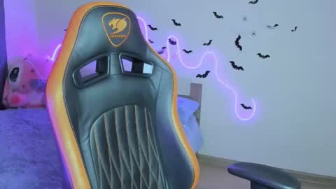 Snapshot of larakrein_lk chatting on November 1, 1:24 pm LaraKrein lk online show from November 1, 1:24 pm