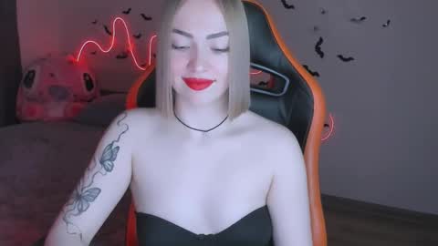 Snapshot of larakrein_lk chatting on November 3, 3:13 pm LaraKrein lk online show from November 3, 3:13 pm