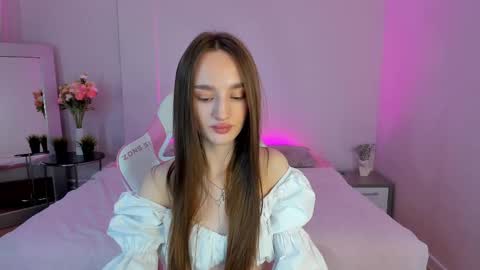 MY NAME IS LILY online show from February 3, 7:18 am