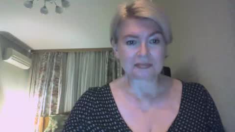 Snapshot of laramrs chatting on October 13, 4:18 pm laramrs online show from October 13, 4:18 pm