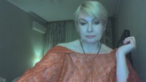 laramrs online show from April 15, 7:58 pm