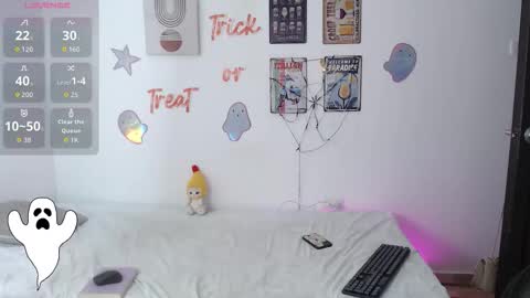 laramucci online show from October 9, 7:45 pm