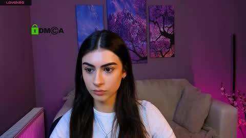 laratiz online show from November 14, 10:25 am