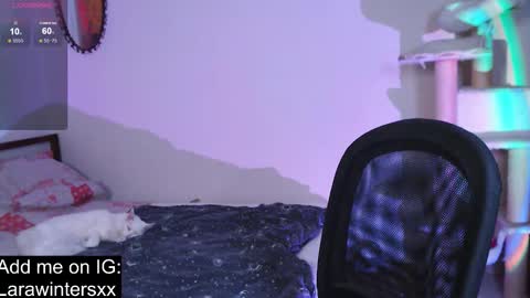 Snapshot of larawinters chatting on October 4, 9:35 pm larawinters online show from October 4, 9:35 pm