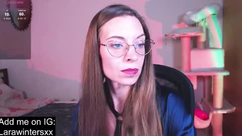 Snapshot of larawinters chatting on October 6, 7:44 pm larawinters online show from October 6, 7:44 pm