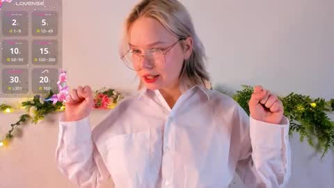 Snapshot of large_ocean chatting on October 3, 5:32 pm Rose online show from October 3, 5:32 pm