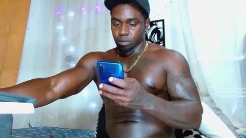 Snapshot of largo_eddy chatting on December 21, 1:58 am Largo eddy online show from December 21, 1:58 am