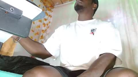 Snapshot of largo_eddy chatting on December 14, 1:49 pm Largo eddy online show from December 14, 1:49 pm