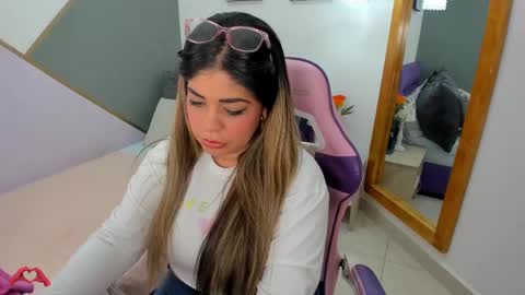 laris_park online show from December 22, 10:47 pm